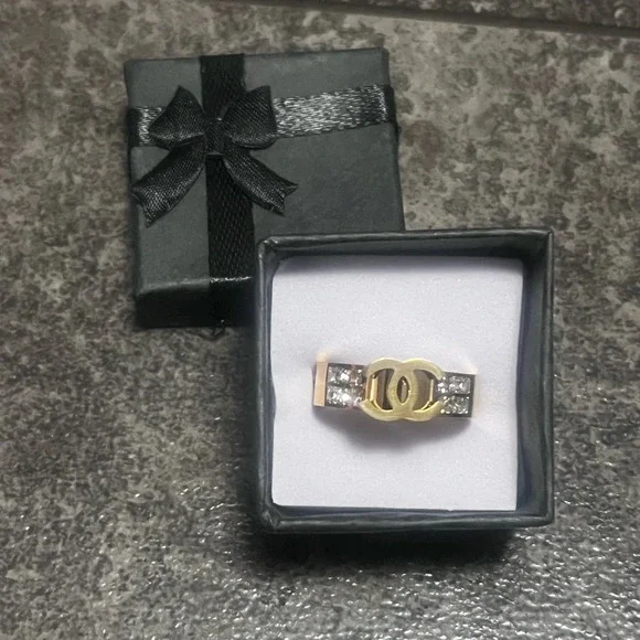 HC* New! Gold Fashion Ring with Faux Diamonds - Picture 2 of 8